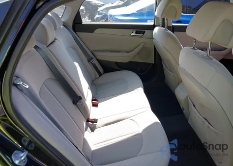 2017 Hyundai Sonata Se z USA, uszkodzony, nr VIN 5NPE24AFXHH446570